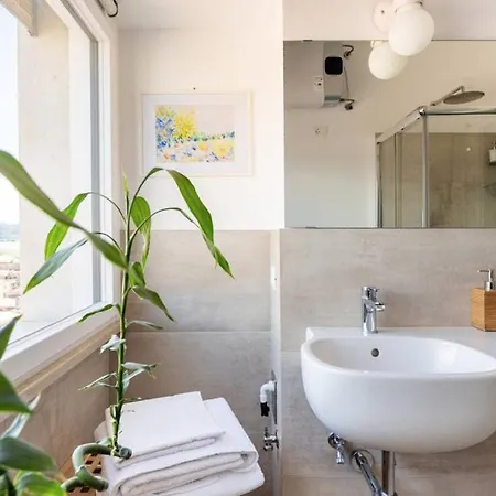 Baby Seagull: Fantastic Wiew,wifi,air Conditioning Apartment La Spezia